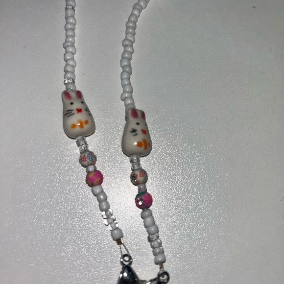 White Beaded eyeglasses chain with springtime bunny - Picture 4 of 5